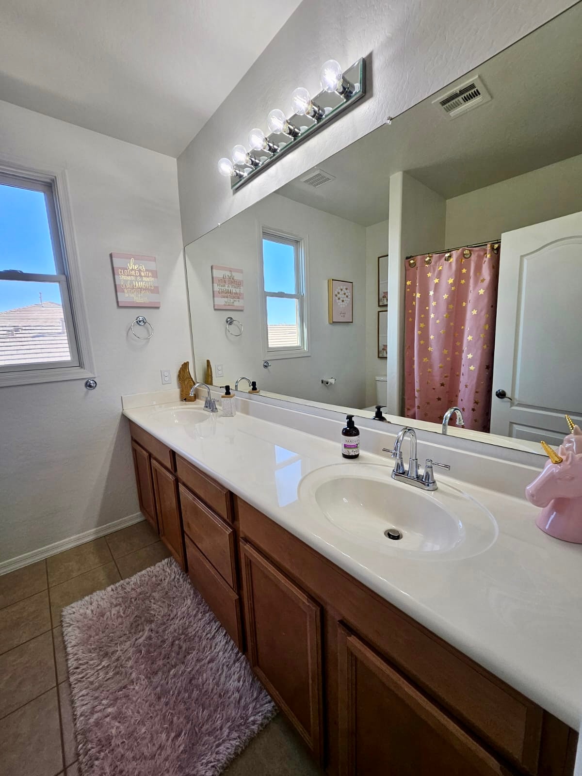 Double vanity bathroom spotless and gleaming